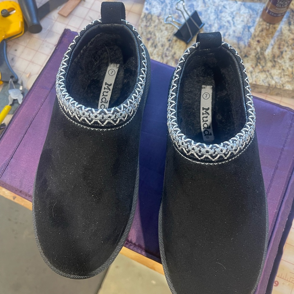 Shearling clogs
